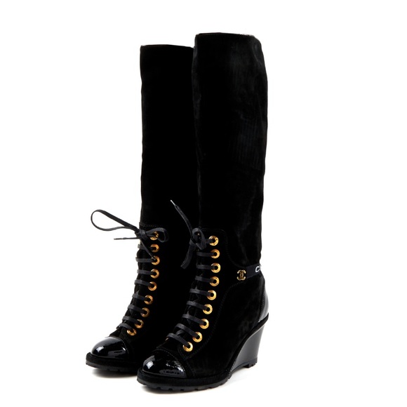 SPECTACULAR❤️ Chanel Letters Suede Wedge Logo Boots - Picture 2 of 8